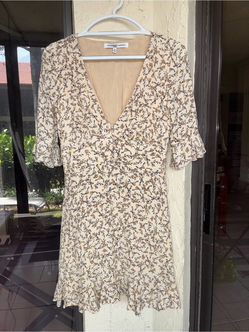 Cupcakes & Cashmere Roxbury Cream Ditsy Floral V-Neck Ruffle Mini Dress 6